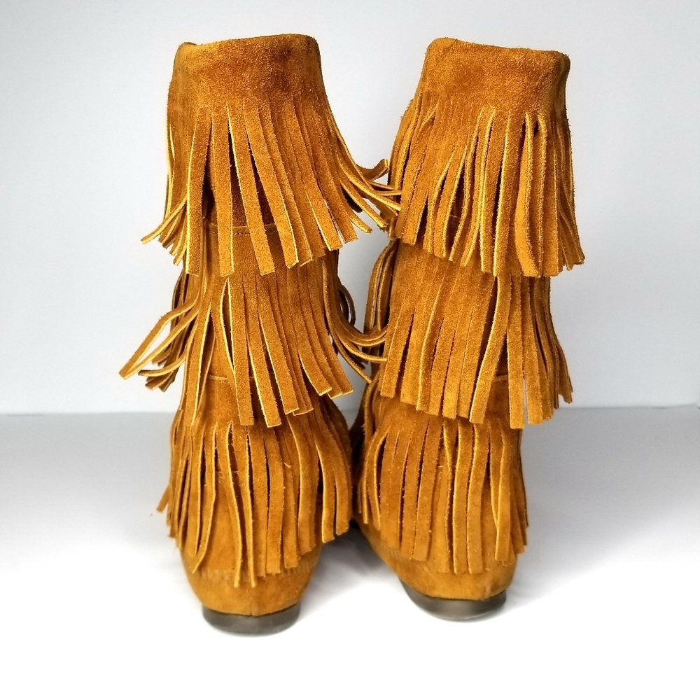 Minnetonka 3 Layer Fringed Boots. Size 8ed - image 2